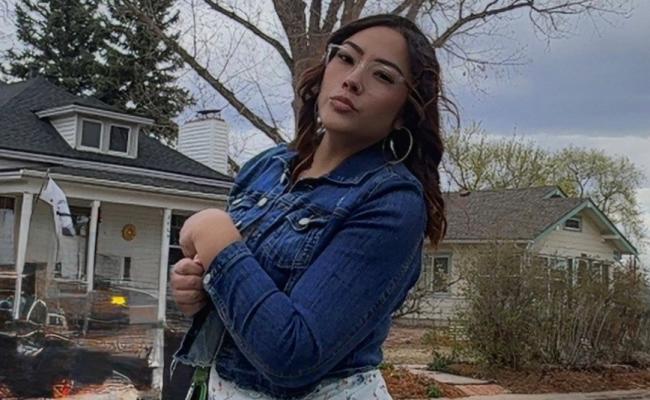 Casandra Flores, Registrar